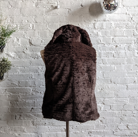 Y2K Vintage Vegan Fur Chunky Textured Chocolate Furry Vest - Picture 7 of 9